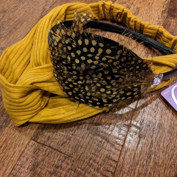 Hair accessory bundle great for thick hair. $75 - Picture 3 of 4